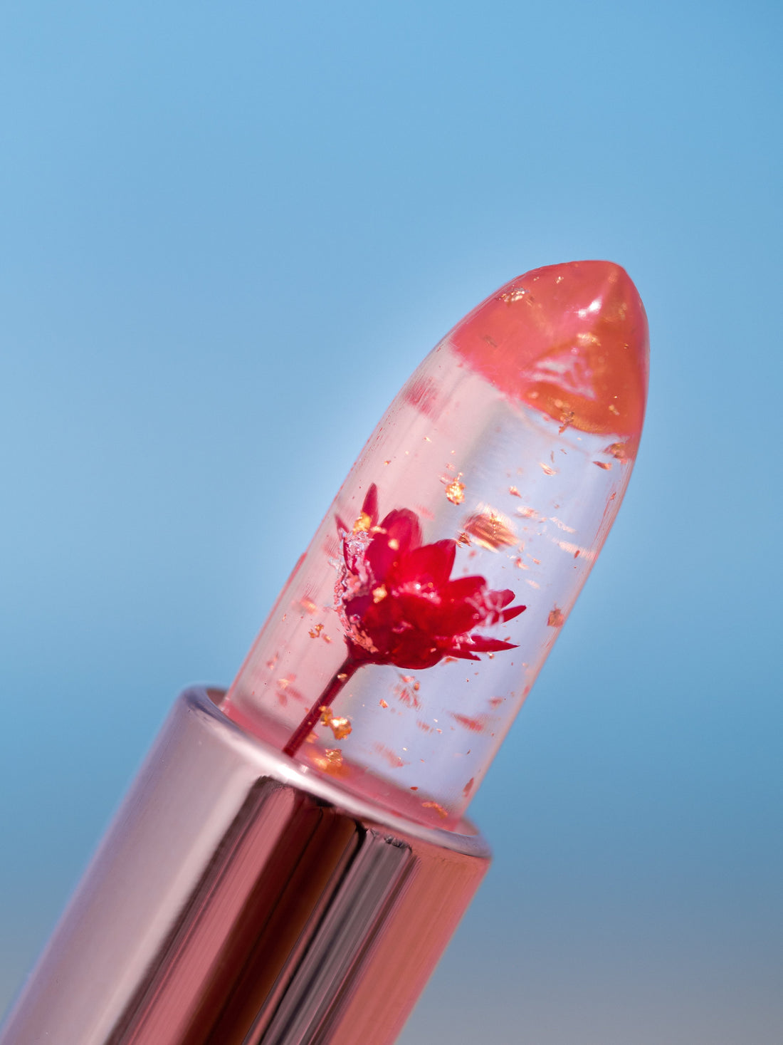 Pourquoi ce baume transparent devient-il rose sur les lèvres ?