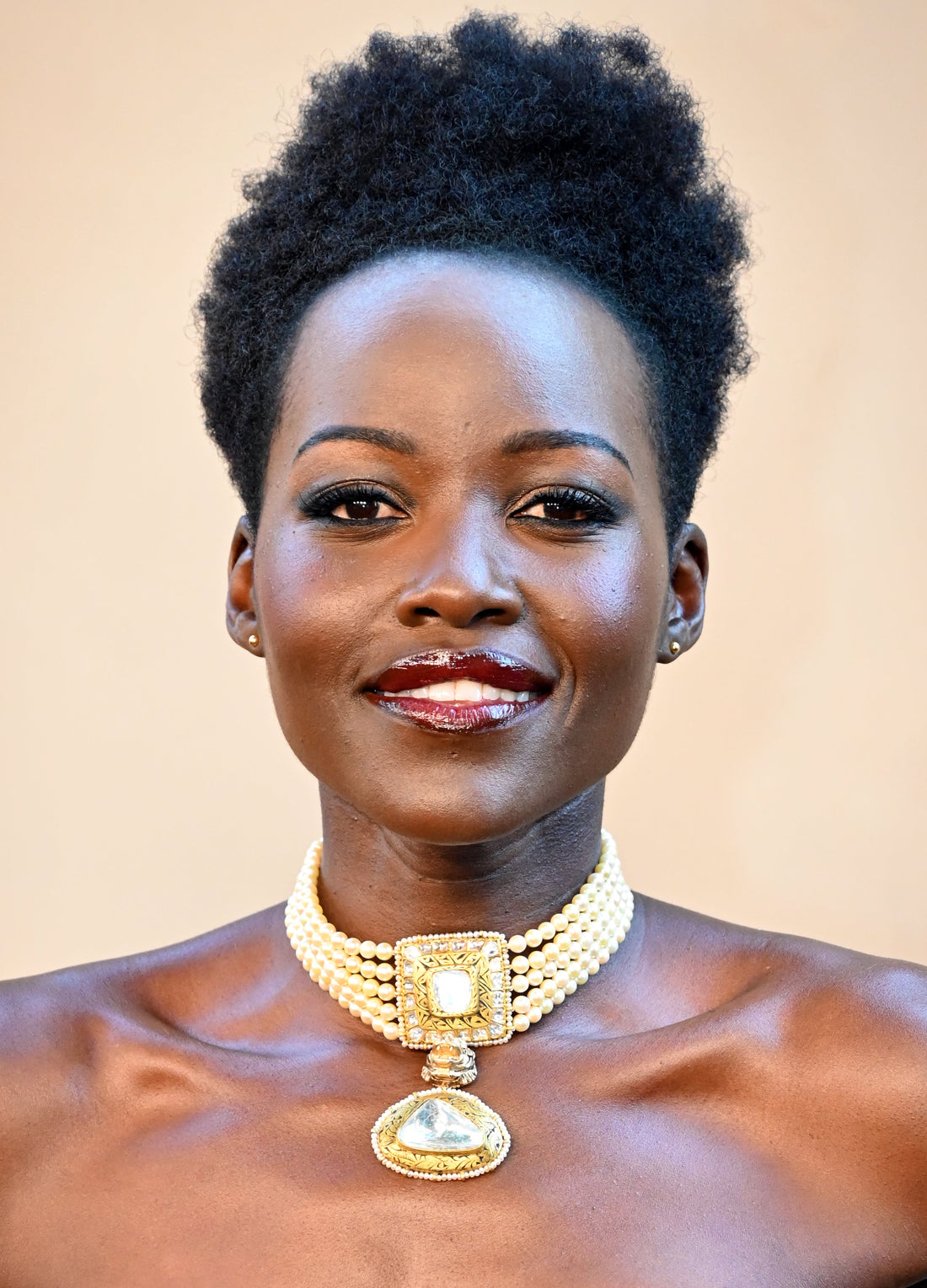 Portrait de Lupita Nyong’o illustrant un article sur la représentation des peaux foncées et le regard porté sur soi