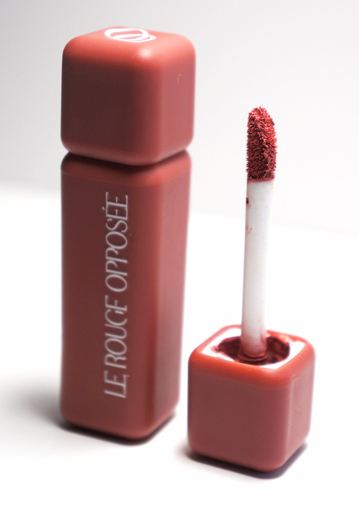Le Rouge Opposée