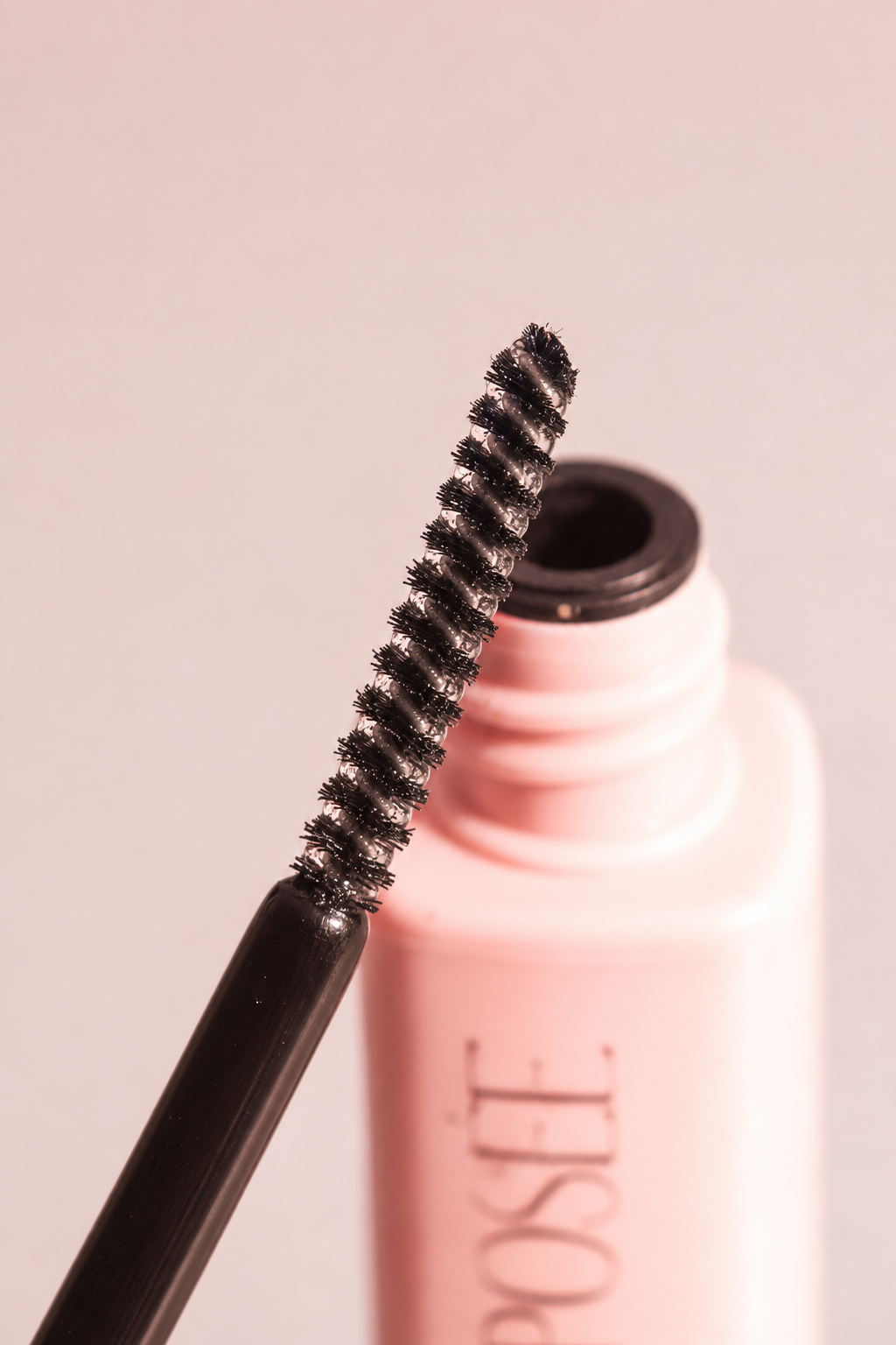 Applicateur long à poils courts de La Cire Opposée recouvert de gel coiffant