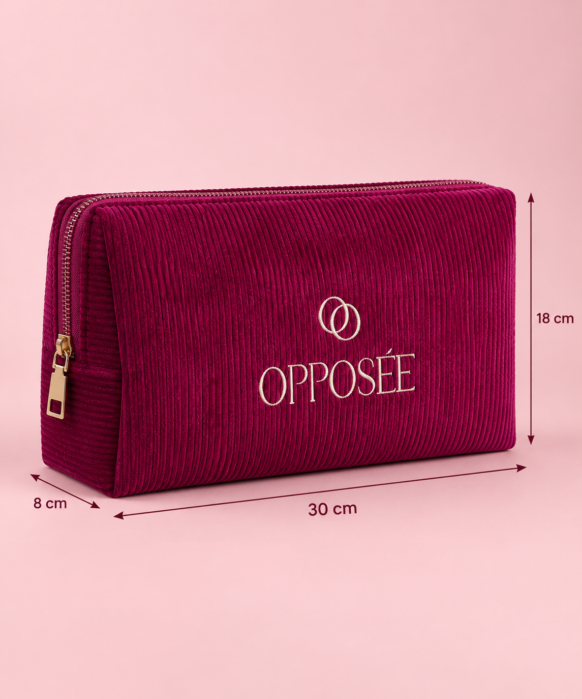 Dimensions de la trousse Opposée : 30 cm de largeur, 18 cm de hauteur et 8 cm de profondeur.