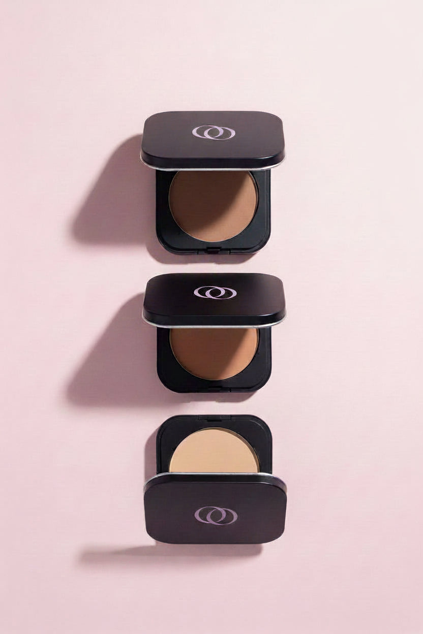 Harmonie Opposée, poudre matifiante disponible en trois teintes Ivoire, Miel et Cacao