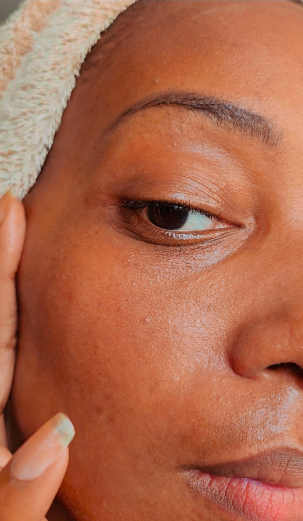 Nomade Opposée, Zoum peau après application, peau foncée