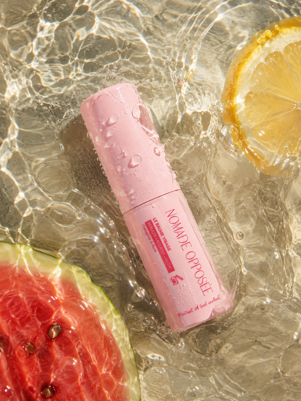 Nomade Opposée, dans l'eau, citron et pastèque autour pour l'effet vacances